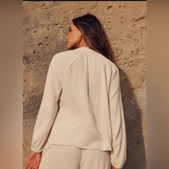 Bella Dahl Long Sleeve Shirred Raglan Button Up Shirt Ivory Grey Medium - Picture 2 of 10